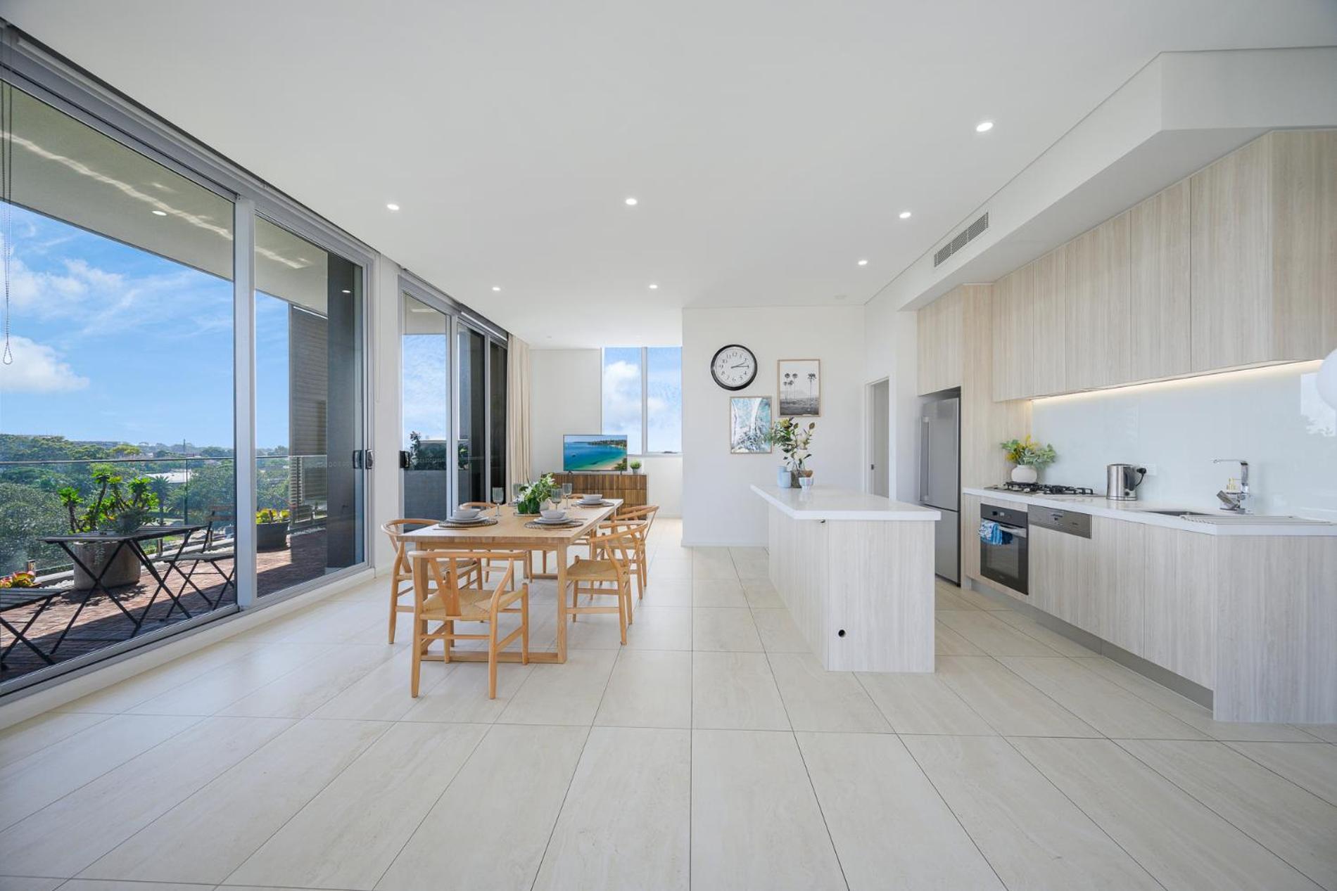 Apartment Cozy 3br With Large Balcony For Relaxation