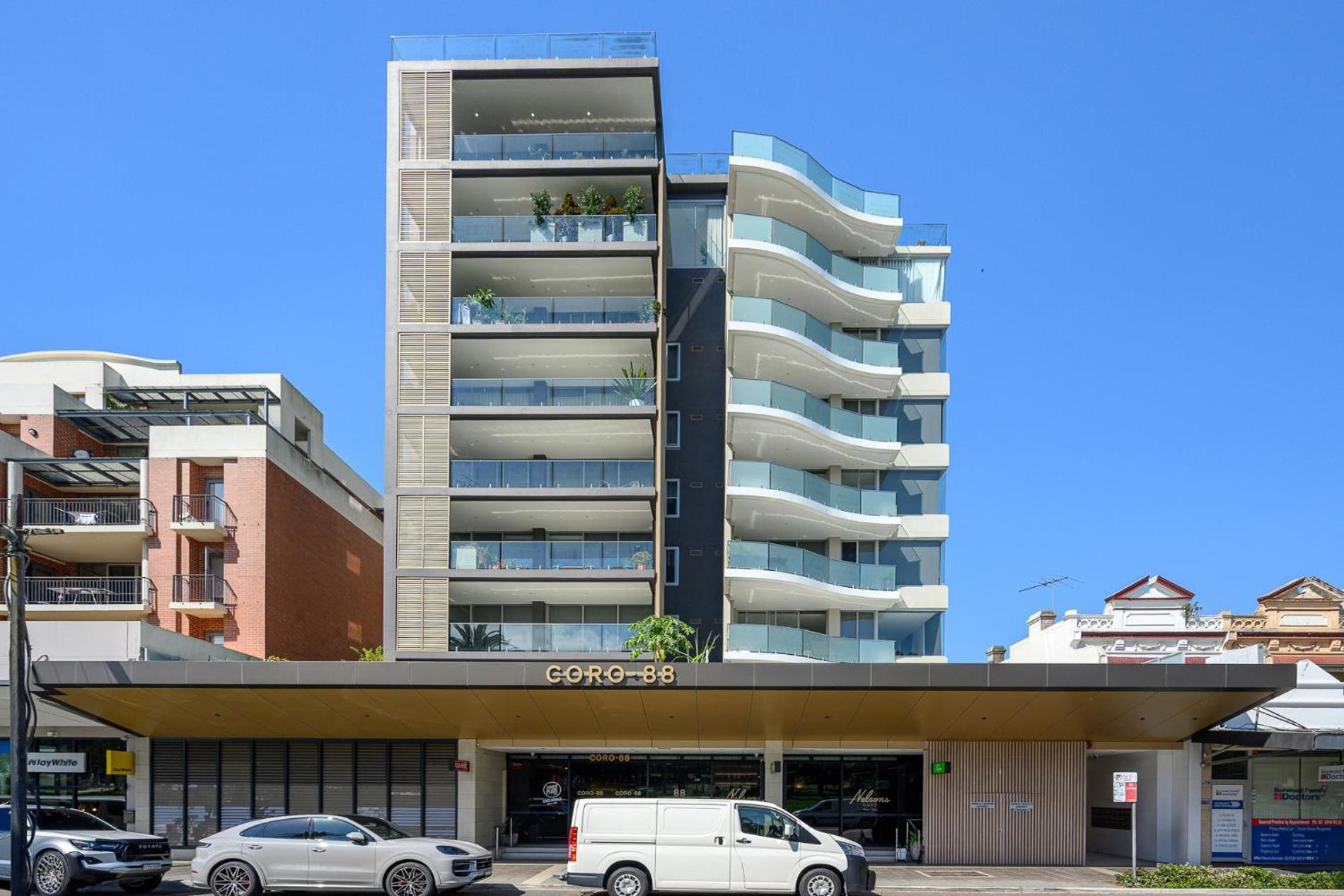 Cozy 3br With Large Balcony For Relaxation Apartment Sydney