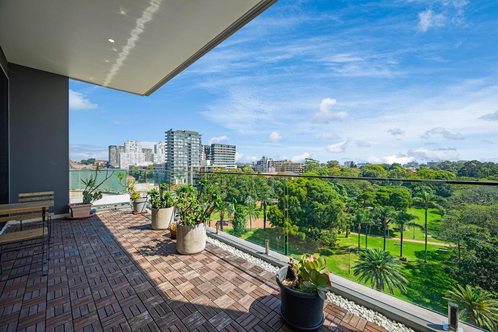 Cozy 3br With Large Balcony For Relaxation * Sydney